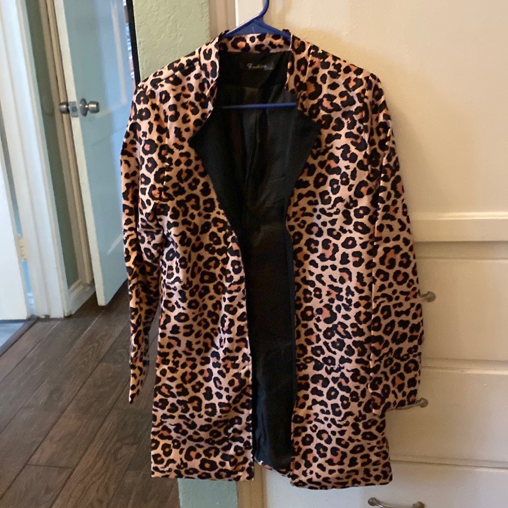 Womens’ Leopard print long blazer/ light weight jacket, fully lined .